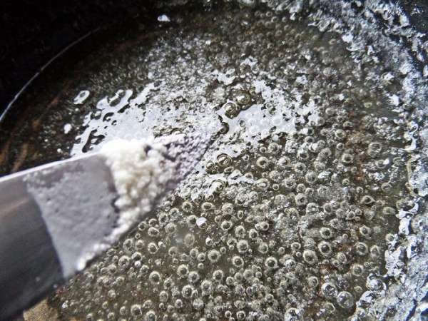В сироп добавим лимонную кислоту тоже на кончике ножа — 1 г. В сироп добавим лимонную кислоту тоже на кончике ножа — 1 г.