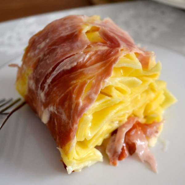 Разрезать на порционные кусочки и подавать сразу же!
Buon appetito!!! ))