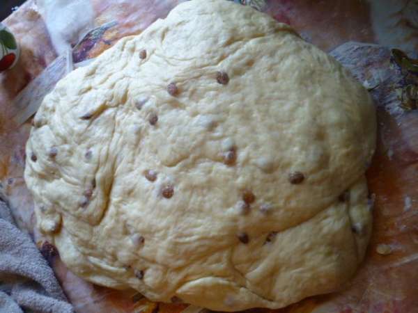 Формы для куличей (у меня бумажные, мне так удобнее) смазать растительным маслом.
Выкладываем в них тесто на 1/3 часть объема.
Дать хорошо подняться и печь в разогретой духовке 25-35 минут (все зависит от размера формы) при 200°C и еще 10 минут при 180°C. Формы для куличей (у меня бумажные, мне так удобнее) смазать растительным маслом.
Выкладываем в них тесто на 1/3 часть объема.
Дать хорошо подняться и печь в разогретой духовке 25-35 минут (все зависит от размера формы) при 200°C и еще 10 минут при 180°C.