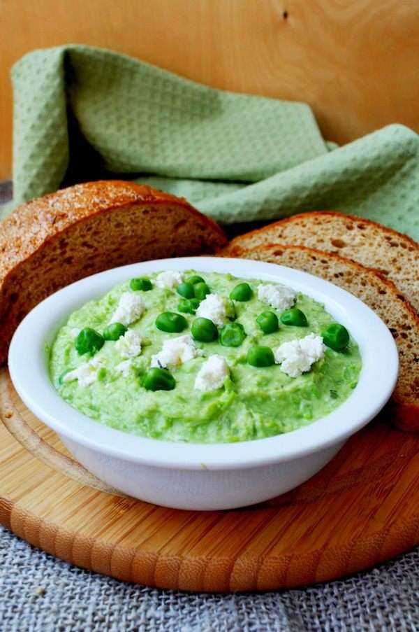 При подаче посыпать горошком и кусочками сыра.Очень вкусно такой паштет намазать на ржаной хлеб или на поджаренные гренки из белого хлеба.Приятного аппетита! При подаче посыпать горошком и кусочками сыра.Очень вкусно такой паштет намазать на ржаной хлеб или на поджаренные гренки из белого хлеба.Приятного аппетита!