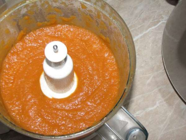 Все хорошо измельчить. Посолить по вкусу.