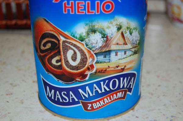 *** Я использую готовую маковую массу (в составе мак, сахар, изюм, цедра апельсина, мед, сыроватка, крахмал, лимонная кислота). Если Вы не хотите использовать готовую, приготовьте свою: Мак замочить в кипятке, оставить на полчаса, слить воду, мак перемолоть, добавить сахар и сливочное масло.***