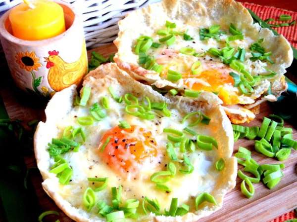 Сверху посыпать любым зелёным луком (у меня порей).