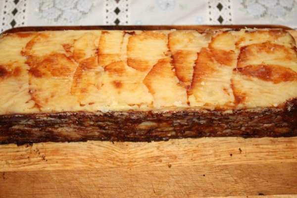 Когда картофель полностью остыл под прессом ( у меня на это ушло около 2 часов), убираем пресс и ставим форму с картофелем в морозилку на 2 часа.

