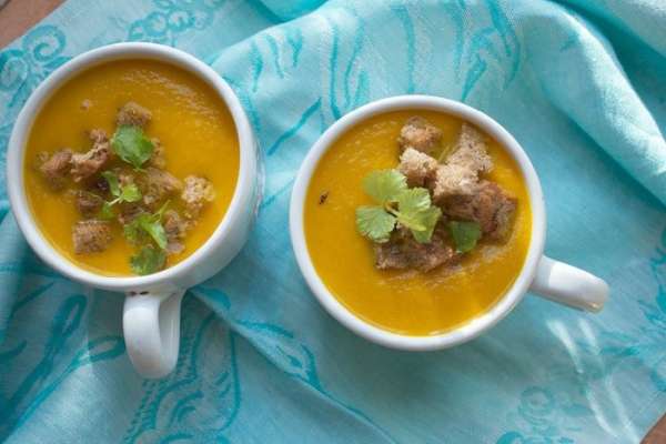 В итоге получаем очень легкий супчик без ярко-выраженного вкуса варенной моркови. 
Приятного аппетита