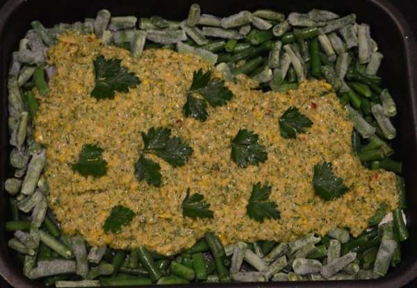Рыбное филе смазать кукурузным соусом и запекать при температуре ~180-190°С ~20-25 минут.