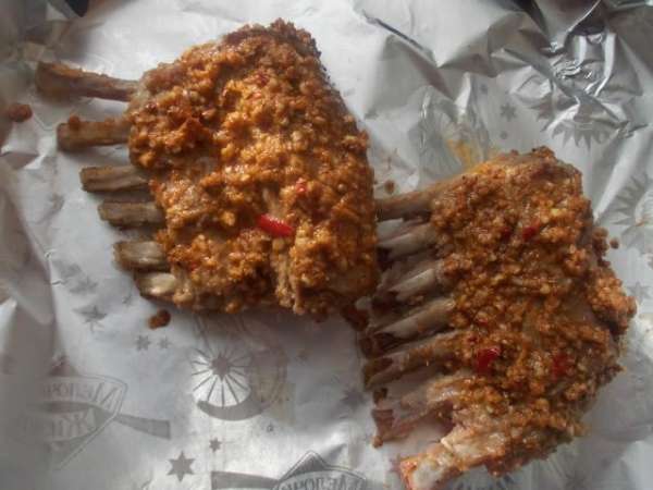 Обмазать хорошенько наше мясо и выложить на фольгу. Запекать в предварительно разогретой духовке 190-200°С 20-30 минут, в зависимости от возраста мяса и желаемой степени прожарки. Обмазать хорошенько наше мясо и выложить на фольгу. Запекать в предварительно разогретой духовке 190-200°С 20-30 минут, в зависимости от возраста мяса и желаемой степени прожарки.