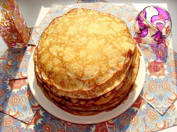 И блины на сырной сыворотке).

http://www.edimdoma.ru/retsepty/67944-bliny-nezhneyshie-na-syrnoy-syvorotke