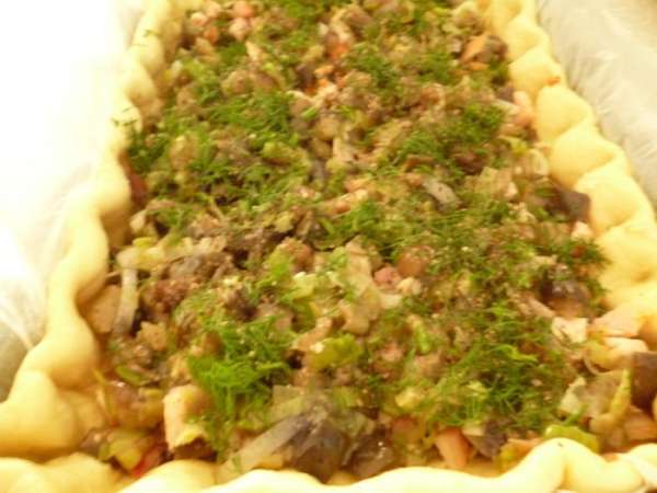 И снова копченая грудка и затем баклажаны,слои посыпаем зеленью,можете добавить ваши любимые травки.