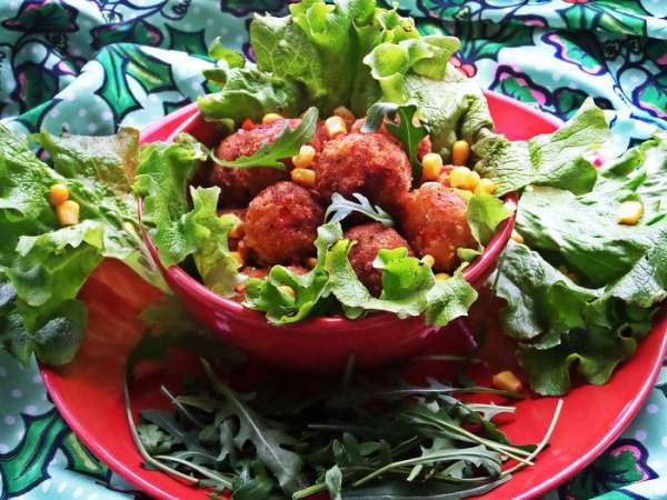 Подаём на листьях салата, украшаем кукурузкой! Подаём на листьях салата, украшаем кукурузкой!
