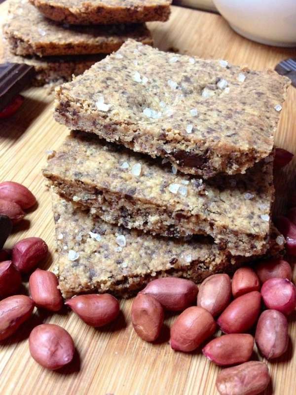 Печенья получаются хрупкими, рассыпчатыми, ароматными и необычными по вкусу. 
Хранить их можно как угодно, они в этом плане абсолютно неприхотливы.
Угощайтесь!!