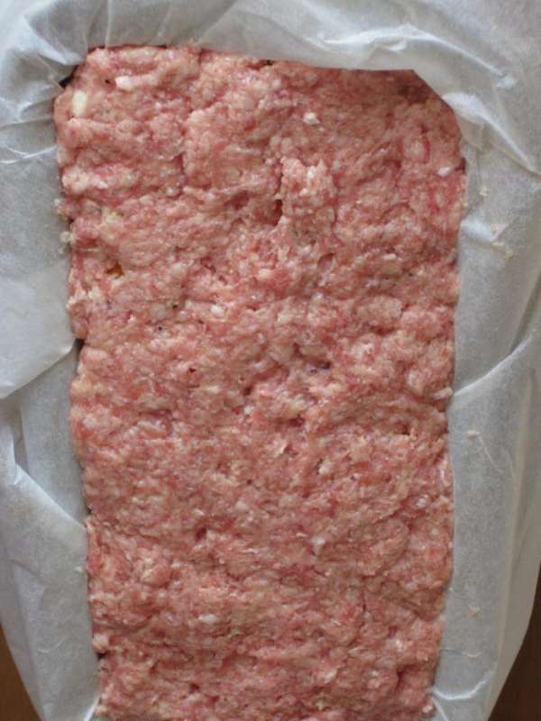 Сверху выложить оставшееся мясо.