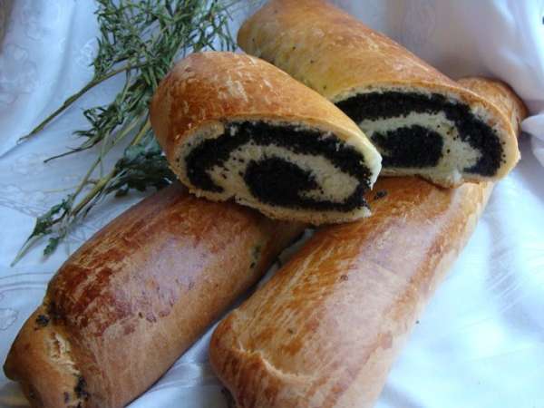 Или испечь вот такие рулеты с маком!