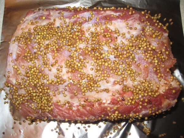 Солим, добавляем кориандр или другие любимые специи. Солим, добавляем кориандр или другие любимые специи.