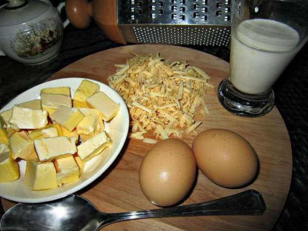 Подготовить продукты. Сыр натереть на терке. Подготовить продукты. Сыр натереть на терке.