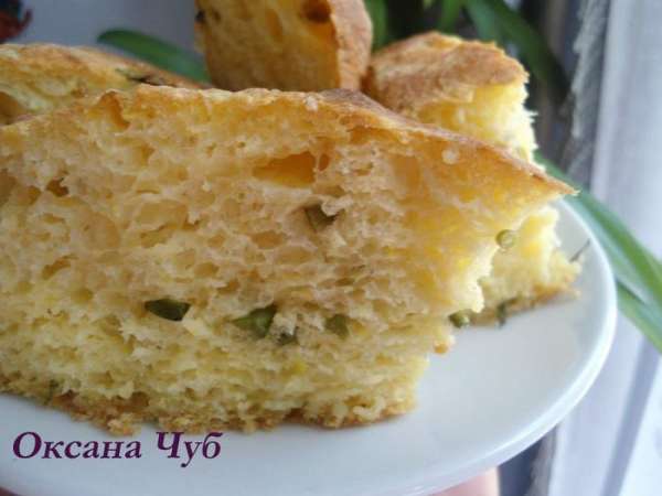 Готовые буханки ярко-жёлтые,с нежной корочкой и замечательным луковым ароматом.Если нажать на бочок готового хлеба -должно пружинить.Остудить и кушать!Угощайтесь!