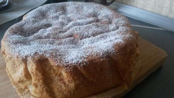 Шарлотке дать совсем немного остыть, я люблю, когда она еще теплая))