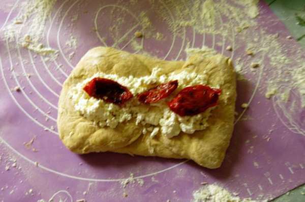 Или творог и томаты (зелень, мясное и пр.). Или творог и томаты (зелень, мясное и пр.).