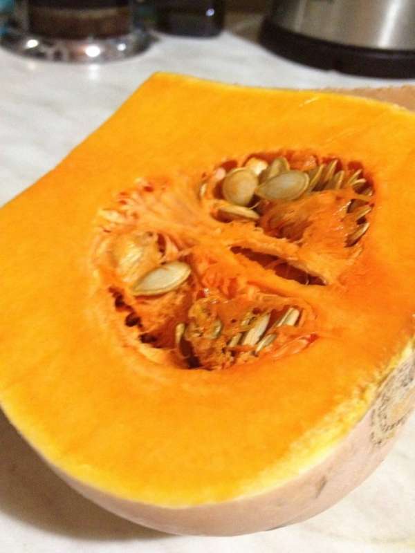 1. Берем тыкву. Я использовала тыкву Buttersquash.