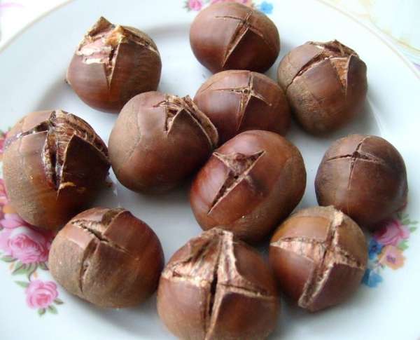 Очистить каштаны и порезать кубиками (не слишком мелко)