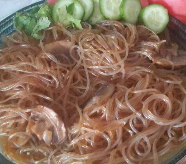 Подаем с овощами и зеленью.  
