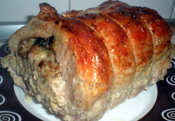 Когда мясо достанете из духовки его нужно накрыть фольгой и оставить на 15-20 мин. для отдыха и умиротворения со всеми ингредиентами. Когда мясо достанете из духовки его нужно накрыть фольгой и оставить на 15-20 мин. для отдыха и умиротворения со всеми ингредиентами.