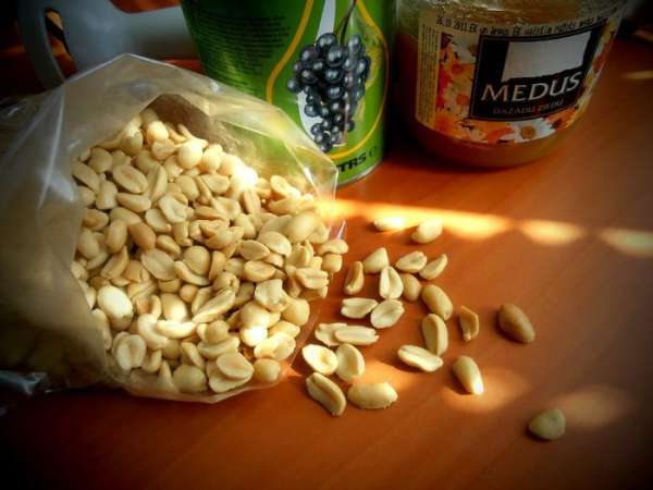 Продукты... Можно обойтись без масла... оно просто регулирует густоту массы, да и полезно для женского организма!