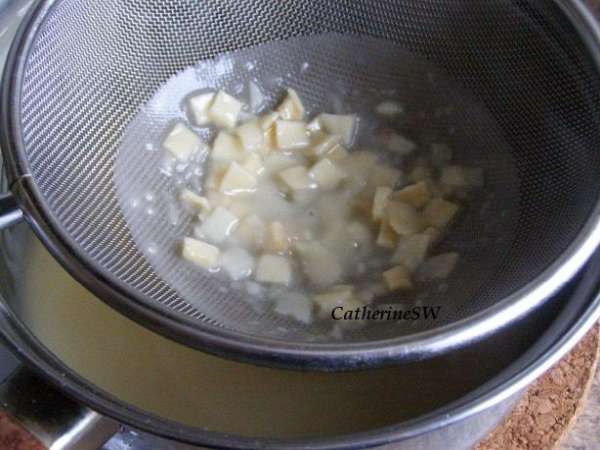 Процедим соус,