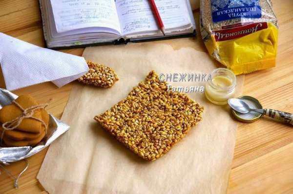 Теперь можно и перекусить. Отламываем по кусочку и угощаемся! Теперь можно и перекусить. Отламываем по кусочку и угощаемся!