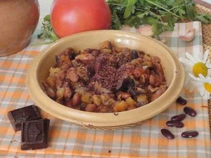 При подаче посыпать блюдо натертым шоколадом! Необычно? Но вкусно, поверьте!
