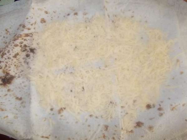 /по рецепту на сыр выкладывается капуста,/ выложить мясной фарш,распределив равномерно по сыру