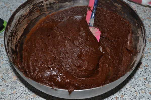 Хорошо лопаткой перемешать.