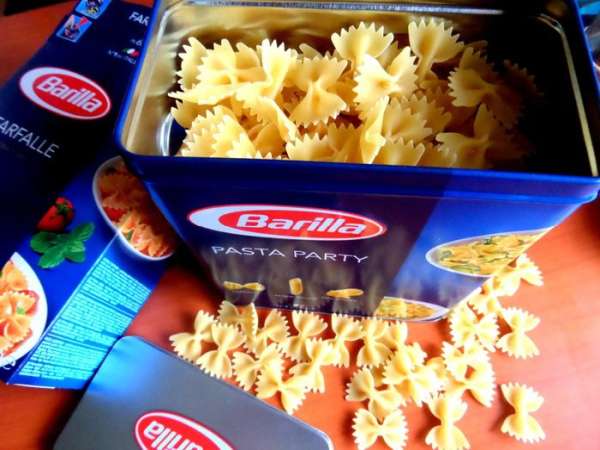 Спасибо фирме Barilla за жестяную коробочку в подарок,которую у нас дают,если купишь сразу 2 пачки макарон)))