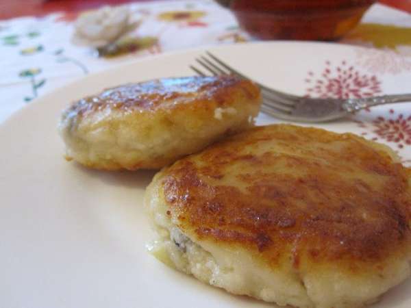 Вкусные и полезные сырники готовы! Угощайтесь! Вкусные и полезные сырники готовы! Угощайтесь!