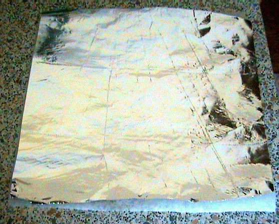 По центру закладываем складку шириной 4см. Складка нужна, т.к. в процессе приготовления пудинг будет подниматься. 