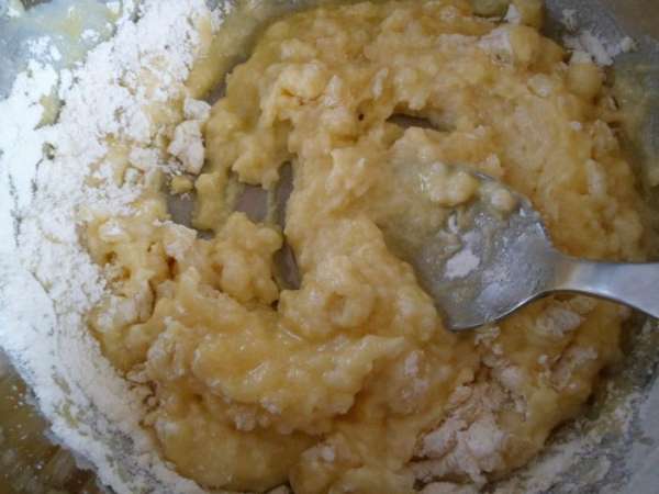 снимаем с огня и добавляем картофельное пюре,