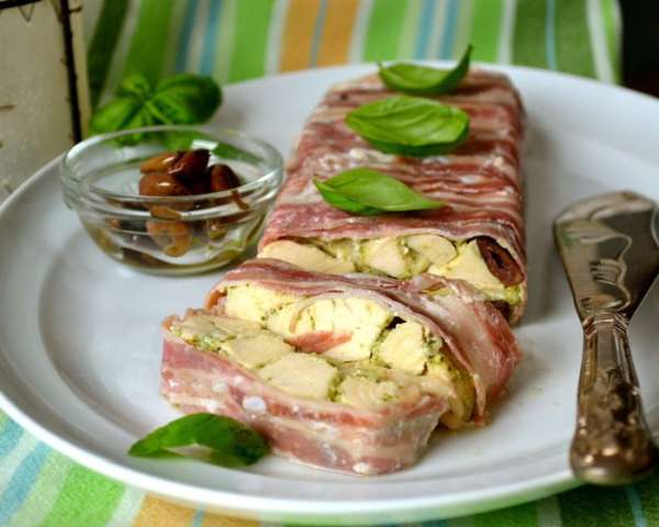 Украсить несколькими листиками базилика и подавать!
ВКУСНО! ;)))