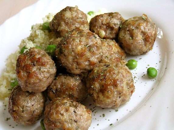 Подавать горячими с крупой кус-кус или рисом, посыпать мятой.