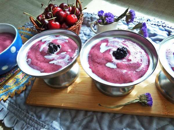 Но самая вкусная подача — со сливками (у меня для кофе 10%) или с жирным молоком!