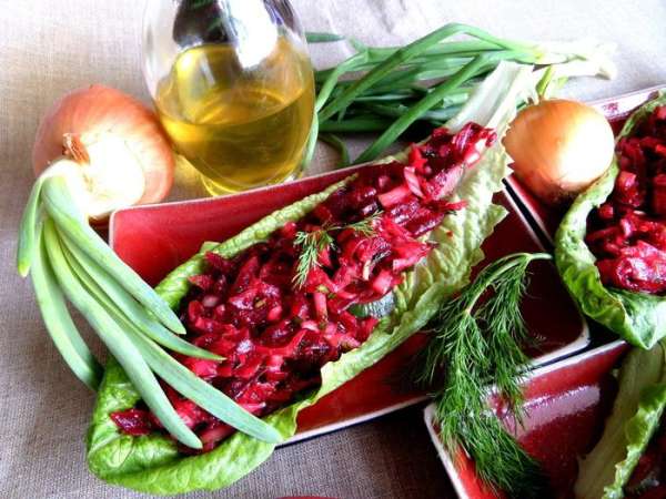 По вкусу напоминает винегрет, но без картошки содержит намного меньше калорий! И посуда остаётся чистой, друзья)))