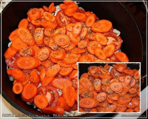 Сверху морковка и опять присаливаем, зирой и кориандром сдабриваем. Сверху морковка и опять присаливаем, зирой и кориандром сдабриваем.