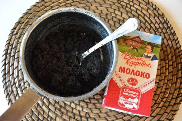 Добавить к маку молоко «Домик в деревне», сливочное масло, сахар, перемешать. Поставить на огонь и выпарить жидкость. Следите, чтобы молоко не убежало во время варки. Пока вы будете жарить блины, начинка будет готова. Добавить к маку молоко «Домик в деревне», сливочное масло, сахар, перемешать. Поставить на огонь и выпарить жидкость. Следите, чтобы молоко не убежало во время варки. Пока вы будете жарить блины, начинка будет готова.