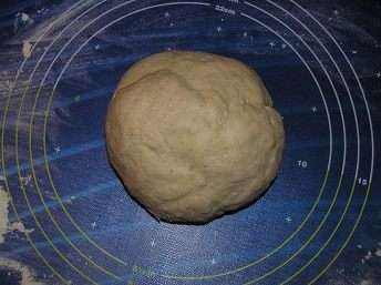 Приготовить тесто по рецепту http://www.edimdoma.ru/recipes/33336 до 15 шага включительно.***Вы можете использовать обычное дрожжевое.