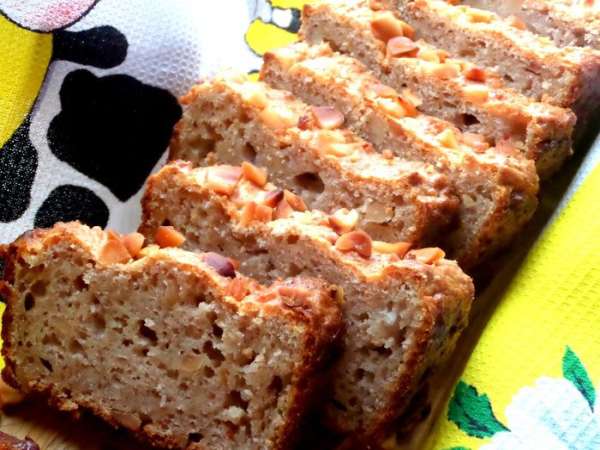 Вот такой пористый мягкий кекс-хлеб получился! По структуре очень похож на хлеб-кирпичик ржаной,но благодаря гречке и орехам намного вкуснее))) Угощайтесь,друзья!!!