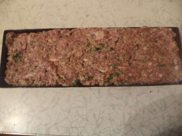 Длинную форму для выпечки кекса смазать маслом, присыпать сухарями, выложить полученную массу в форму, утрамбовать.
Запекать при температуре 180 градусов 80 - 90 минут. Длинную форму для выпечки кекса смазать маслом, присыпать сухарями, выложить полученную массу в форму, утрамбовать.
Запекать при температуре 180 градусов 80 - 90 минут.