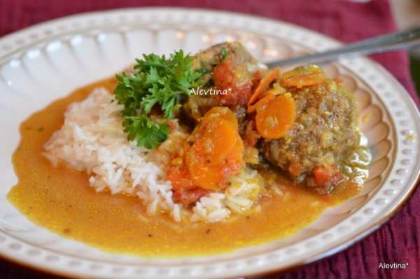 Убрать палочки корицы, посолить и поперчить. Подаем с кускусом или рисом, по желанию. Приятного аппетита.