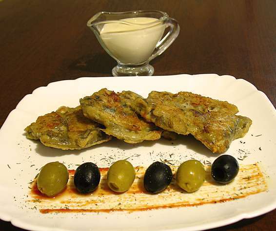 Выкладываем на тарелку и сразу подаем к столу. Самые вкусные они горячие, но это как мне. В качестве соуса можно подать сметану, или сметану с укропом, или майонез. Все зависит от вашего вкуса. Выкладываем на тарелку и сразу подаем к столу. Самые вкусные они горячие, но это как мне. В качестве соуса можно подать сметану, или сметану с укропом, или майонез. Все зависит от вашего вкуса.