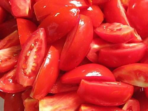 Овощи и фрукты пропустить через мясорубку с мелкой решеткой.