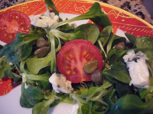 Ингредиенты для дрессинга берите в примерном колличестве, на свой вкус.
Можно присыпать салат горстью орехов, но это уже на ваш вкус!)
Приятного аппетита!