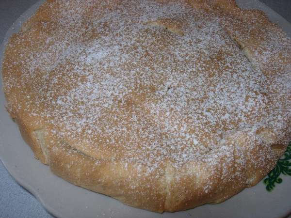 Ждем пока остынет и наслаждаемся ароматной и нежной шарлоткой!!